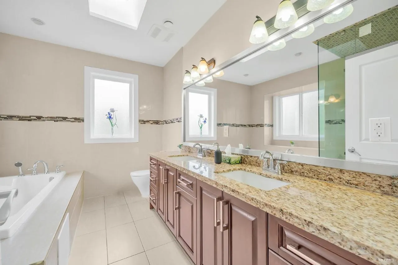 Luxurious Getaway In Vancouver-Private Room With Attached Bathroom Casa de hóspedes Vancouver