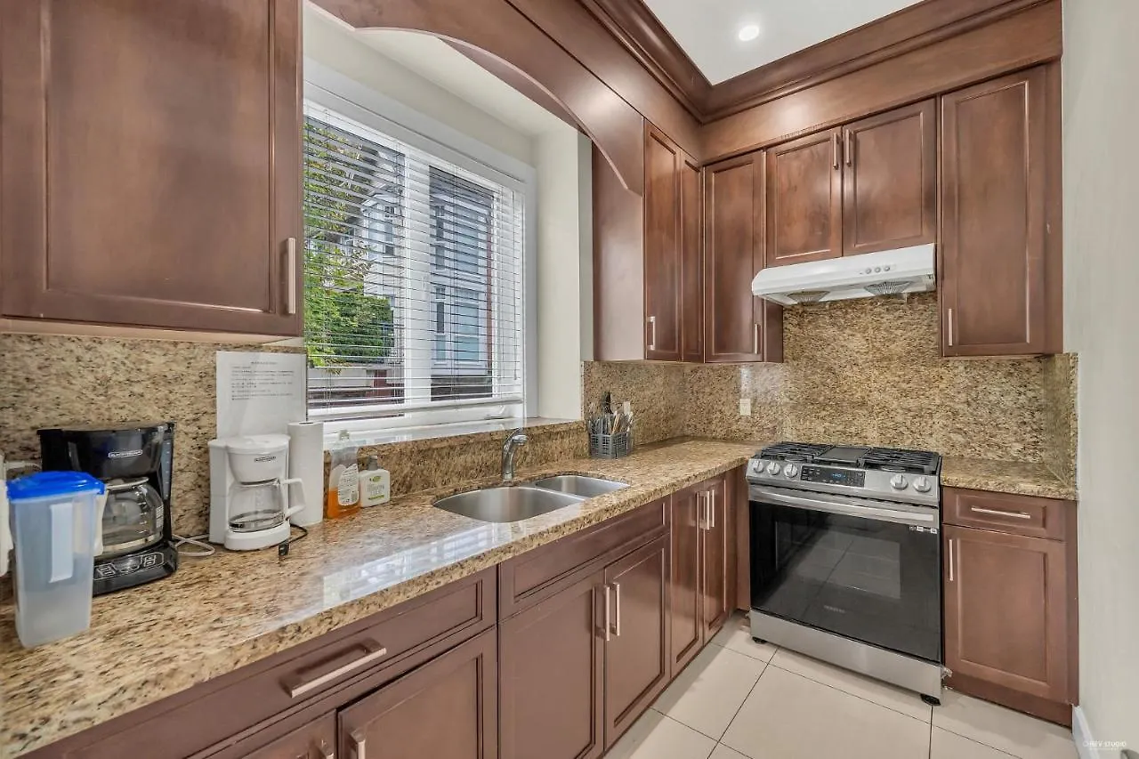 Affittacamere Luxurious Getaway In Vancouver-Private Room With Attached Bathroom
